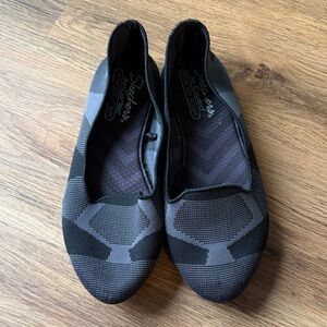 Skechers Black and Gray Knit Flats